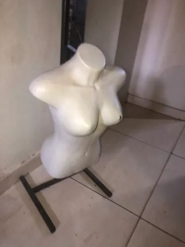 Vendo manequim feminino