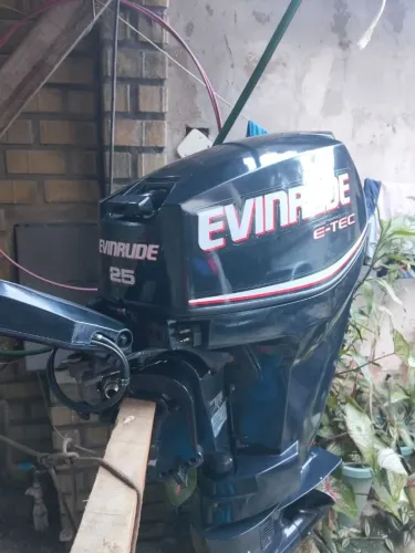 Motor de  poupa 25hp 
