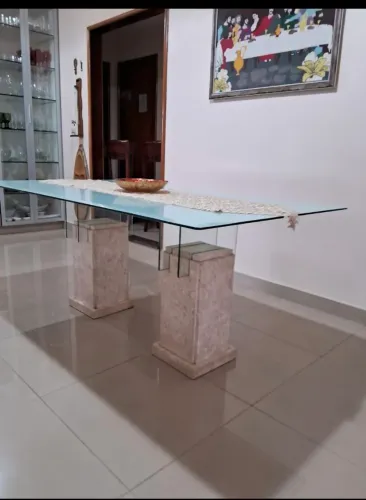 Mesa de jantar para seis cadeiras mais aparador