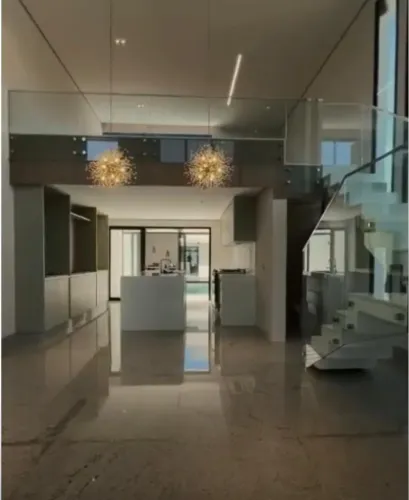 Casa (Em condomínio), com 3 quartos e 4 banheiros à Venda, 244 m² em Uberlândia/MG
