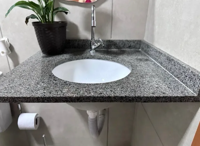 Lavatório de granito 57cm de largura 52cm de comprimento