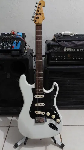Guitarra Tagima (Strato das Antigas)