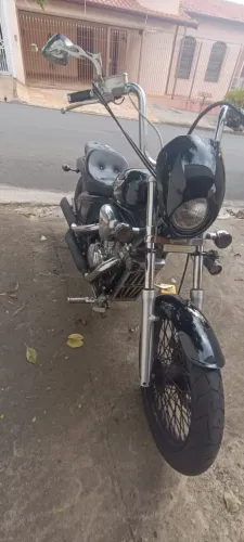 Shadow 600 ano 2002 com vários acessórios