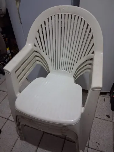 Cadeiras de plástico