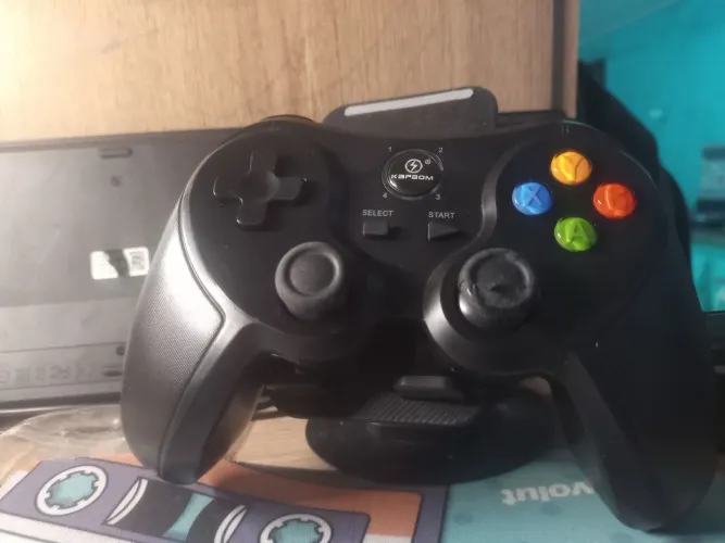 Vendo o controle gamepad para celular transforma celular em um vídeo game!