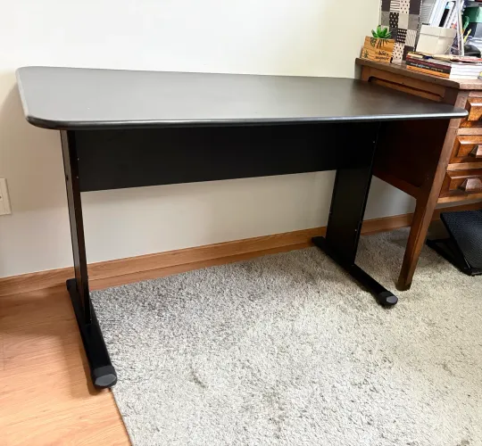 Mesa de escritório preta