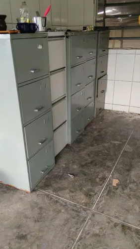 Arquivos metálicos usados