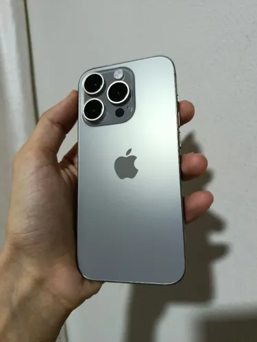 iPhone 15 Pro (128 GB - 87%)