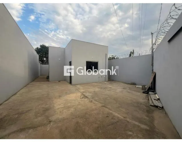 Casa Comercial em São Judas Tadeu
