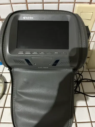 Encosto de cabeça com dvd