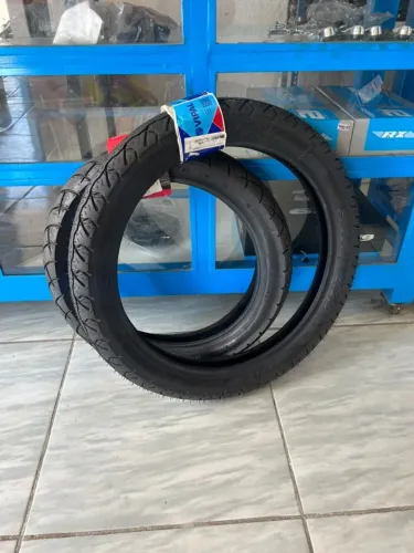 Vendo par de pneus novos para biz ou cinquenta 