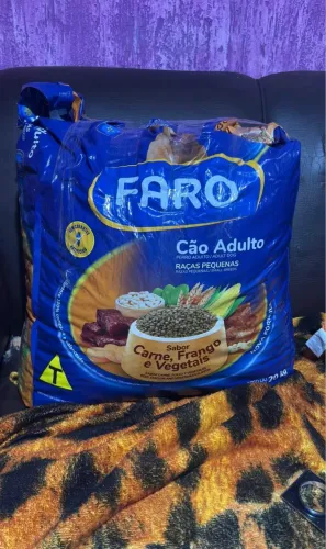 Vendo ração premium da faro 20KG ( só abri uma vez, meu cachorro n gostou )