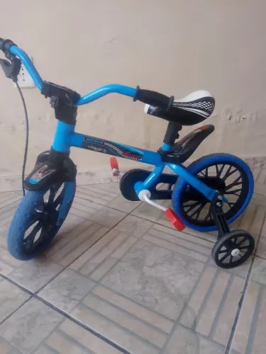Bicicleta infantil menino