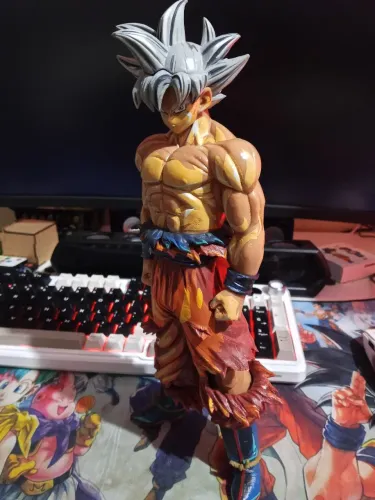 Action figure Goku MUI