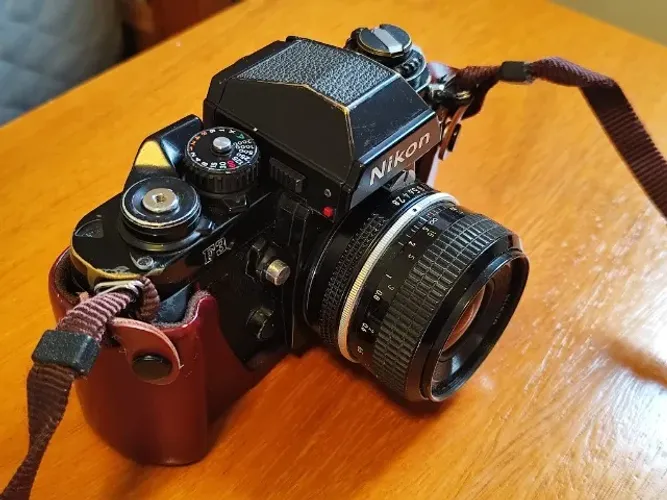 Nikon F3 revisada com capa