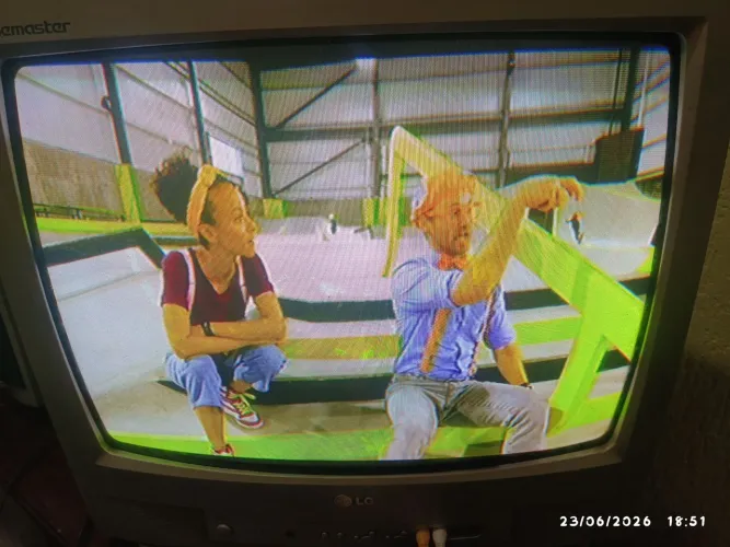 TV de Tubo LG 20 Polegadas - Perfeita para Games Antigos / Retrogaming (Funcionando 100%)