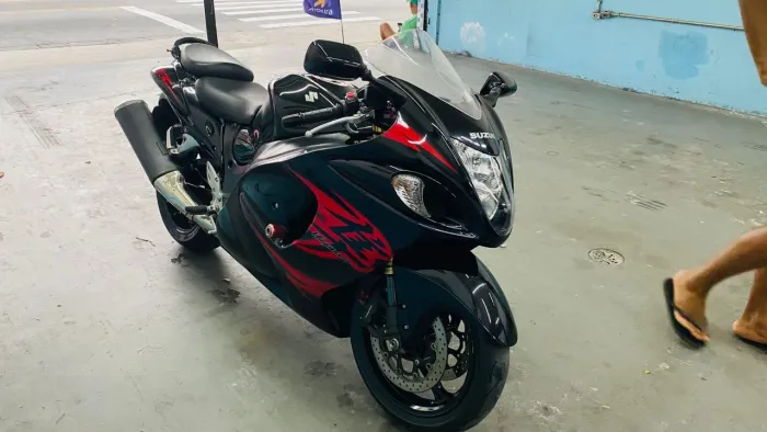 Vendo Suzuki Yahabusa 2012 com manual chave reserva pneus novos com 44 mil km R$ 48.000