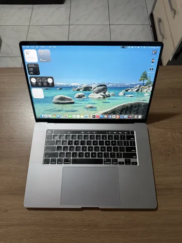 MacBook Pro i7 16gb 512gb