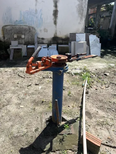 Curvador e dobrador de tubos manuais