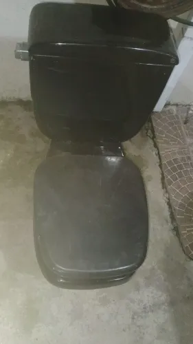 Vende-se vaso sanitário preto celite completo usado