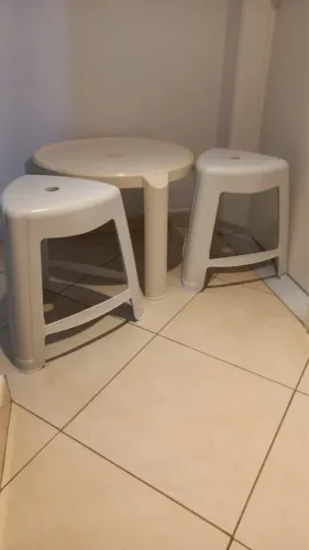 Conjunto mesa e duas banquetas