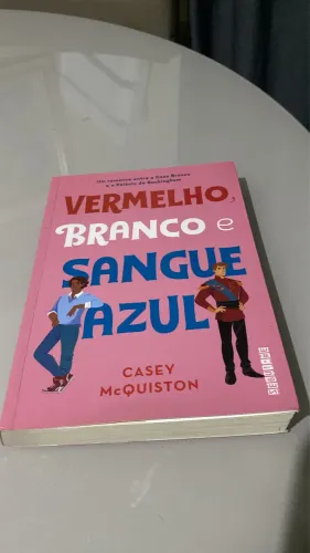 Livro Vermelho, Branco e Sangue Azul ? Casey McQuiston