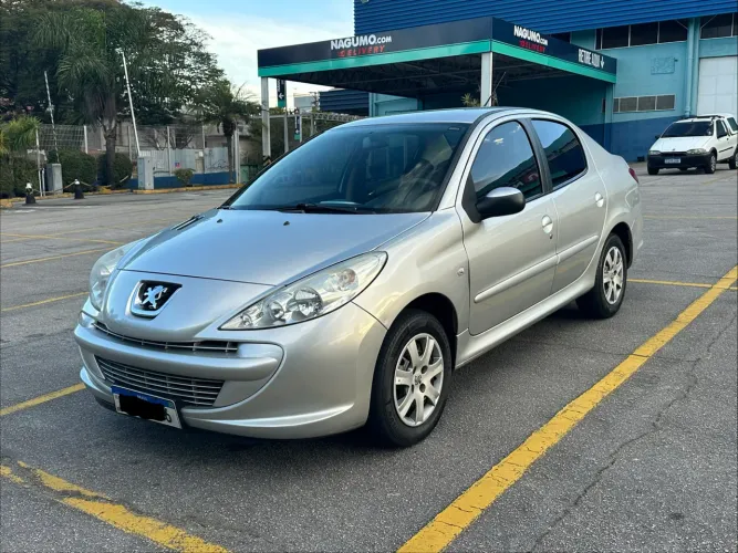 Peugeot 207 Sedan Passion XR 1.4 Flex 8V 4P 2013