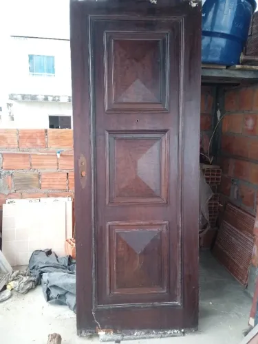 Porta Madeira 210x80 com avaria na base 