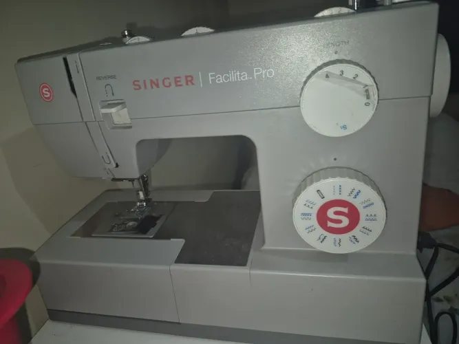 Máquina de costura singer
