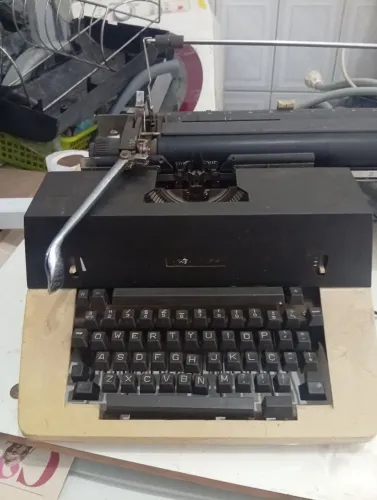 Máquina de escrever remington 150