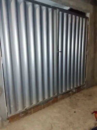 Vendo portão de alumínio semi novo