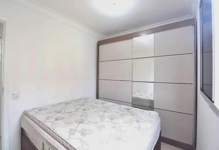 Apartamento ( 2 dormitórios ) , aluguel anual com caução e com mobília. 