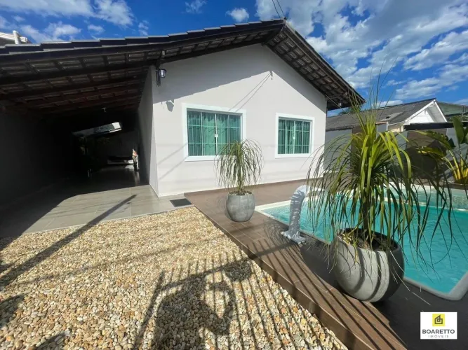 Casa no Ademar Garcia - Dois Dormitórios.