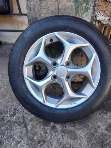 Vendo kit de 4 rodas com pneus aro 14