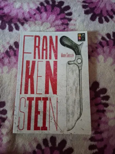 Livro "Frankenstein"