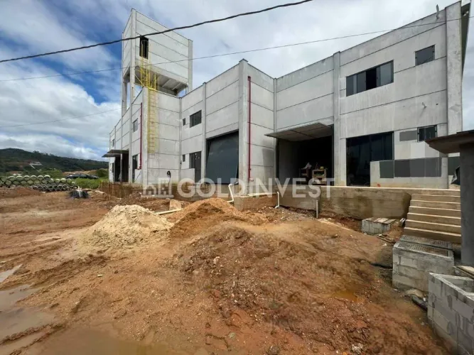Galpão com 430m² no bairro Dom Joaquim!!!