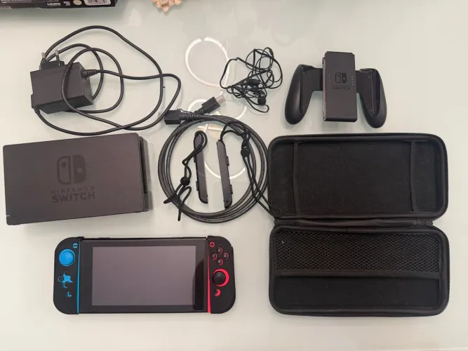 Nintendo Switch V2 32GB + microSD - Impecável, com caixa