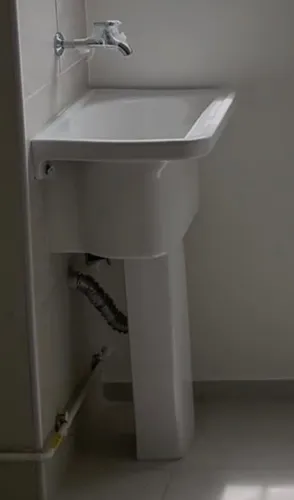 Tanque de lavar roupa novo com torneira 