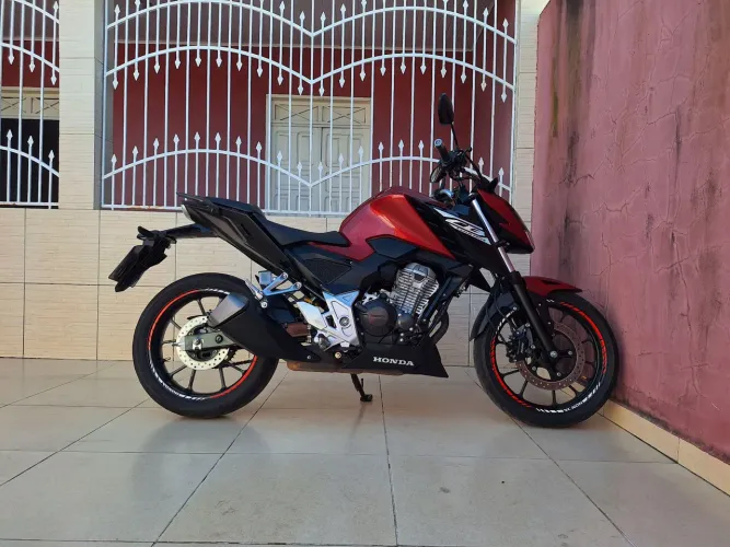 Vendo CB 300f twister 2025