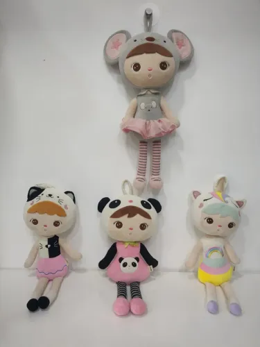 Bonecas Metoo e Squishmallows 