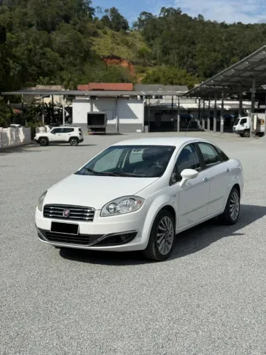 Vendo Fiat Linea apenas 68.000km