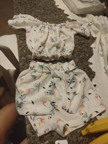 Conjunto cropt e shortinho infantil.