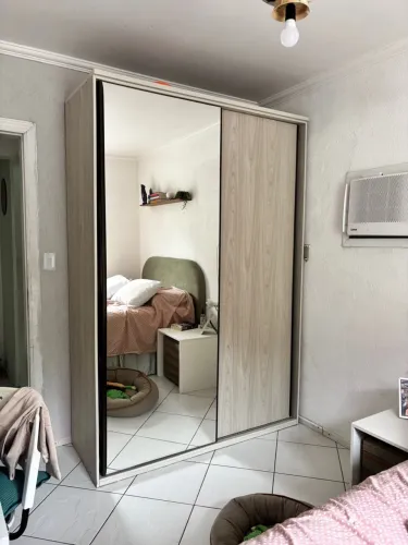 Guarda Roupas com espelho