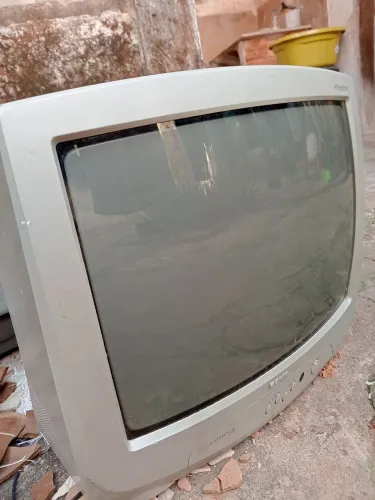 Tv antiga para decoração 