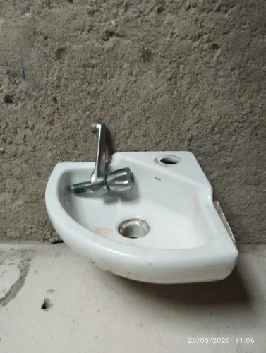 Vendo um lavatório de canto
