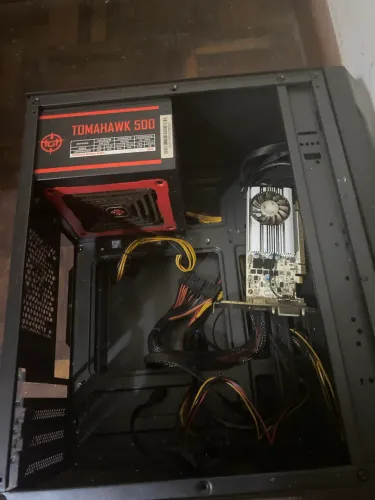 Gabinete, placa de video GT1030, fonte 500W