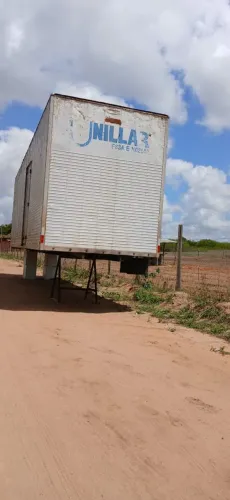 Vendo baú 13,000 preço negociável 