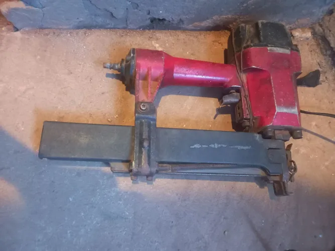Grampeador Pneumático industrial de braço longo