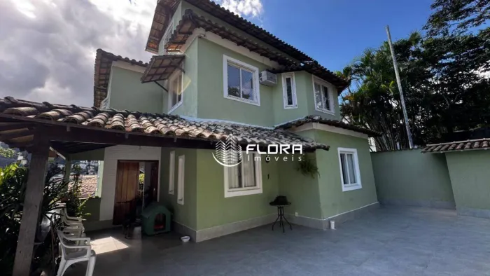 Casa com 3 dormitórios à venda, 200 m² por R$ 970.000,00 - Piratininga - Niterói/RJ