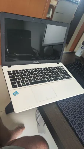 Notebook ASUS Core i3 (Para Conserto ou Retirada de Peças)